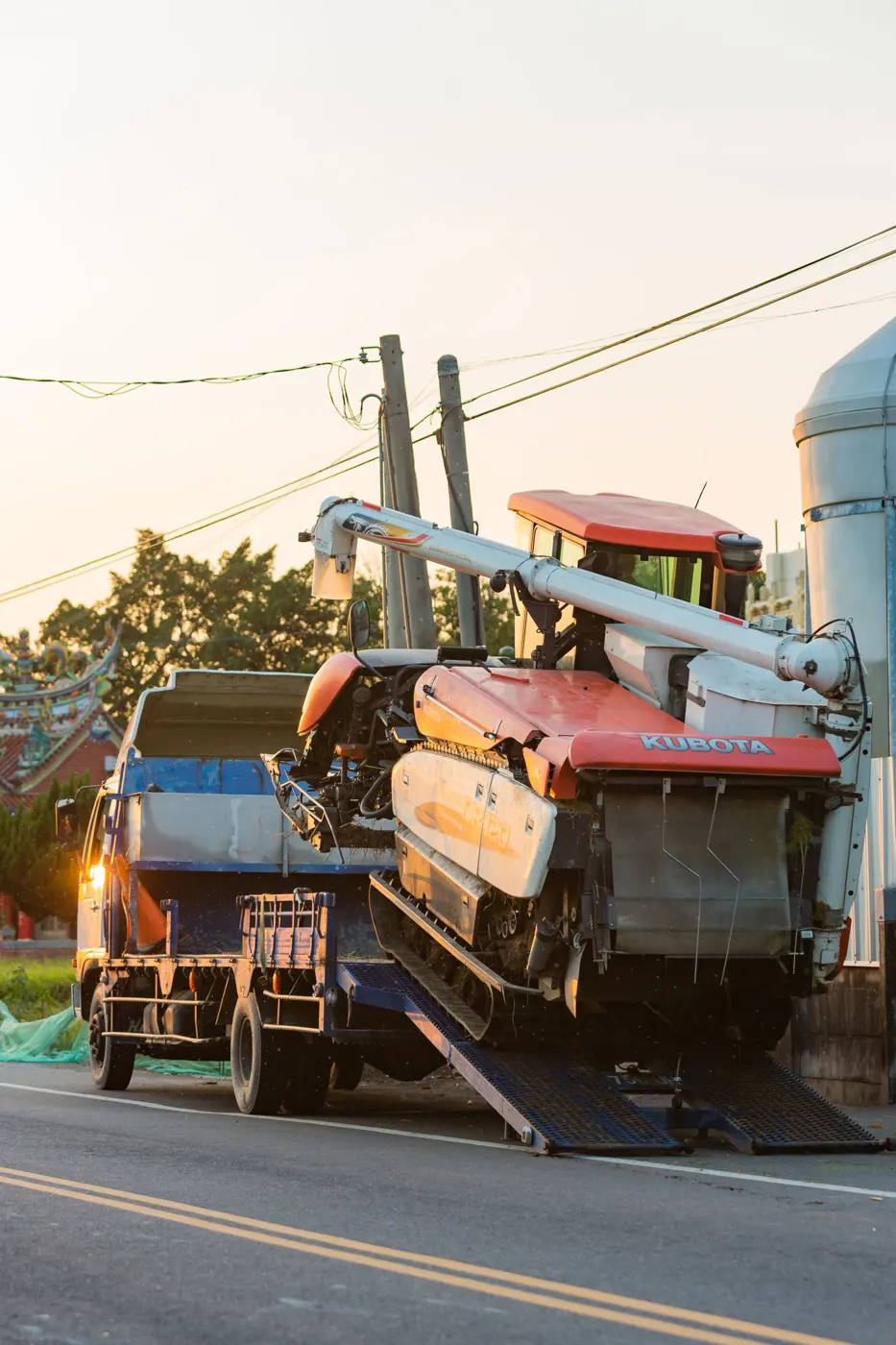 Hauling Rented Equipment on Louisiana Roads: DOTD Size Limits & Permits (stock photo)