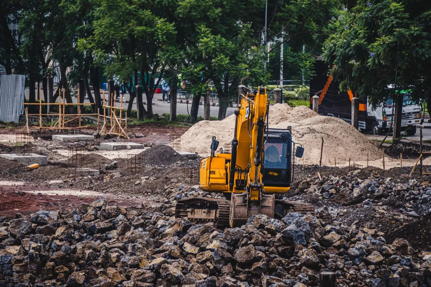 Heavy Equipment Rental in Baton Rouge, LA – Baton Rouge heavy equipment rental (stock photo)